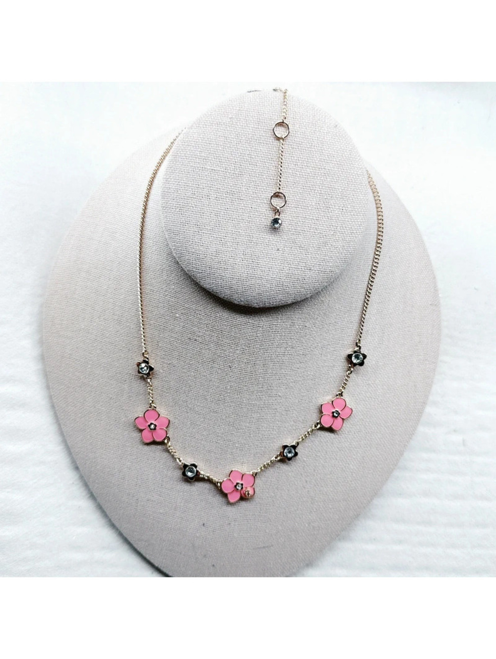 4703gc. Karl Lagerfeld Paris Pink Enamel Flower Necklace